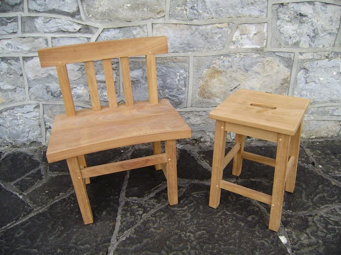 Bog chair & 18''wood stool.JPG